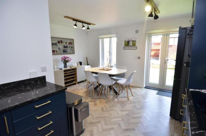 KITCHEN/ DINER