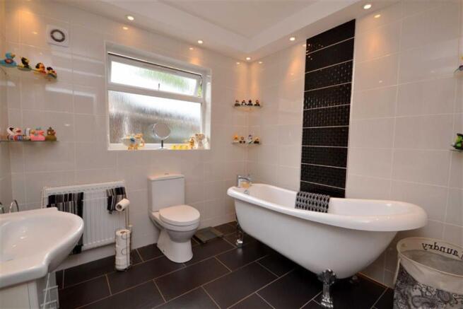 FAMILY BATHROOM