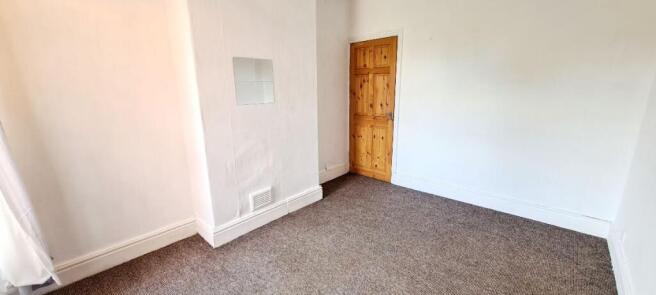 2 bed Semi-Detached to rent Image 8