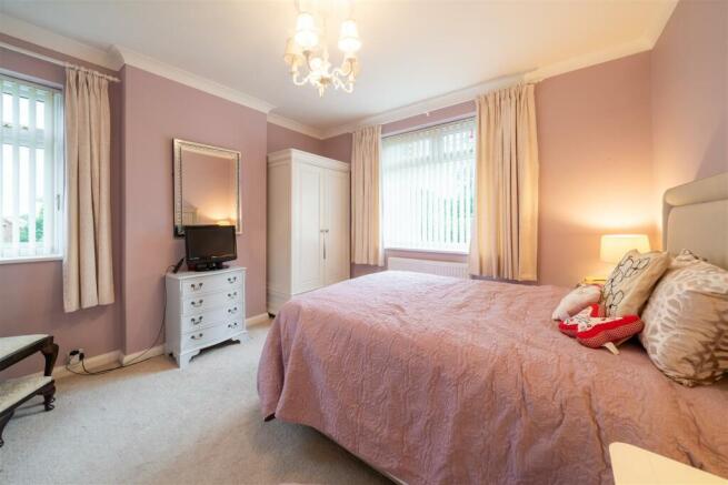 Bedroom 1.jpg