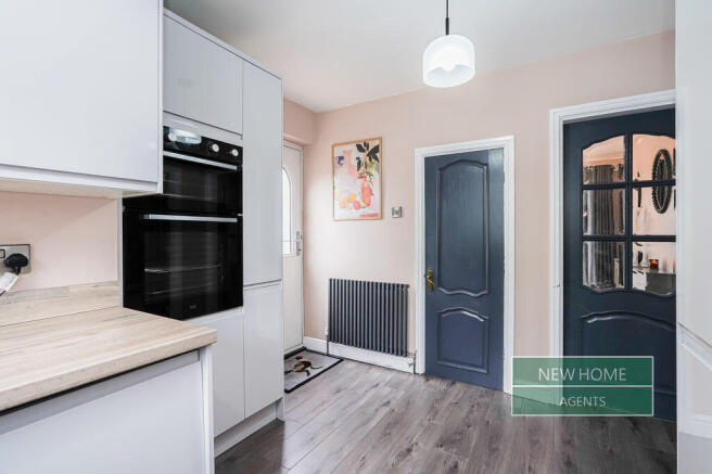 3 bed Semi-Detached for sale Image 6