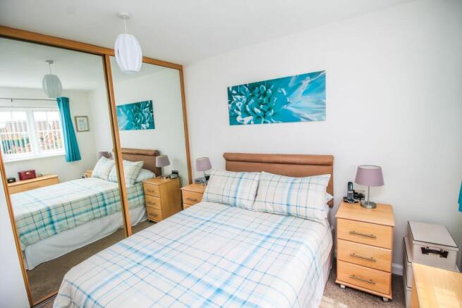 Bedroom 1 pic 2