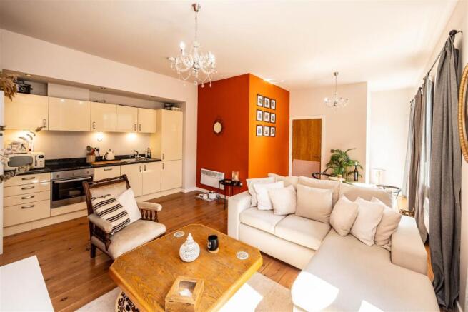 2 bed Apartment for sale Image 11