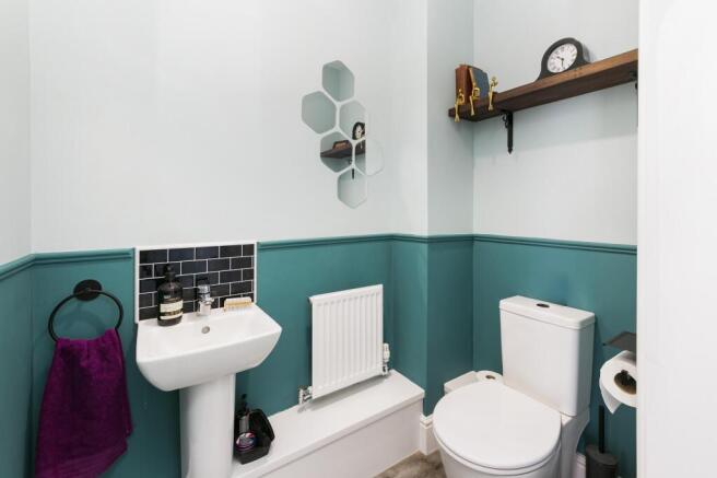5 bed Detached for sale Image 11