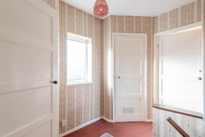 FIRST FLOOR LANDING