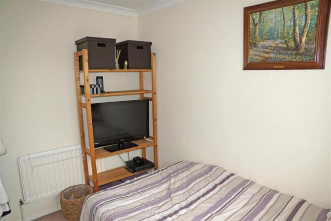 42 Eliz Bed2b.JPG