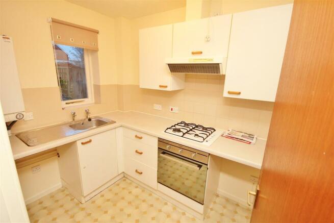 37 Tamar Close, St Ives, kitchen.JPG