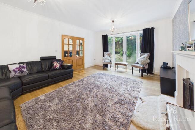 7 bed Detached for sale Image 9