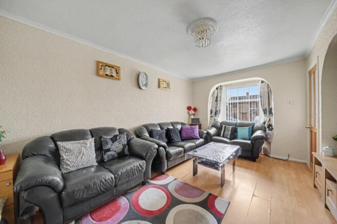 5 bed Semi-Detached for sale Image 5