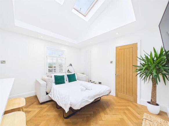 1 bed Apartment for sale Image 3