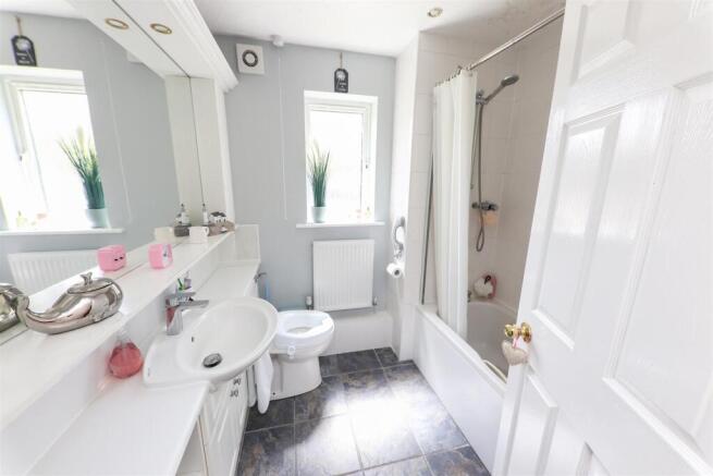 2 bed Apartment for sale Image 12