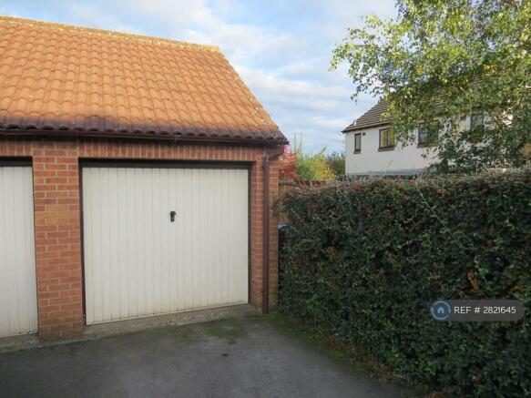 Garage & Parking