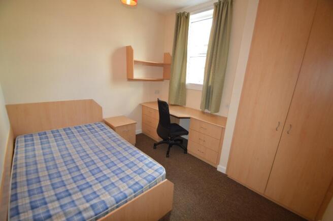 5 bed Terraced to rent Image 4