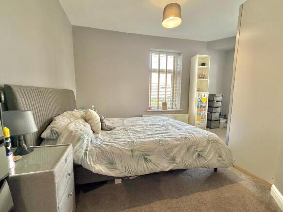 2 bed Flat to rent Image 12