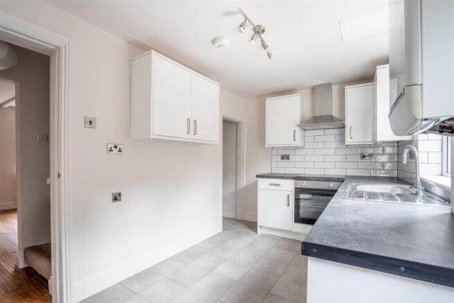 2 bed Terraced to rent Image 4