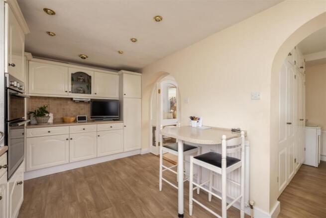 3 bed House for sale Image 5