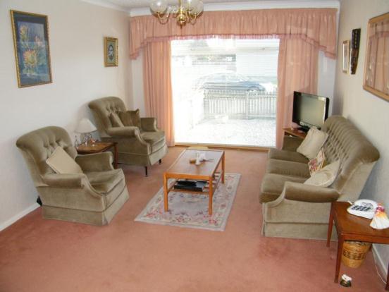 Lounge/Dining