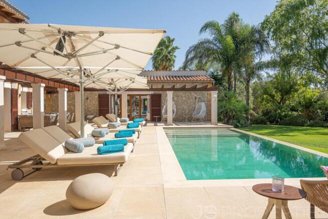 Elegant Country House with Guest House and Mountain Views in Pollensa