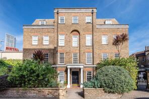 3, 28 Hanbury House, Regents Bridge Gardens, London SW8 1HE