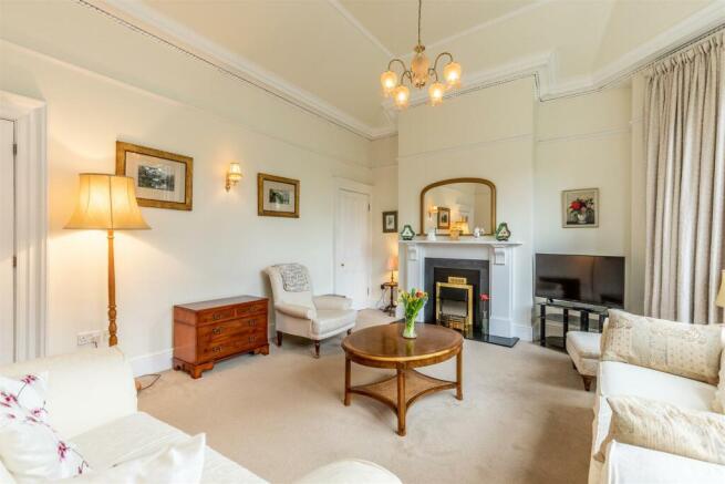 Living room 3.jpg