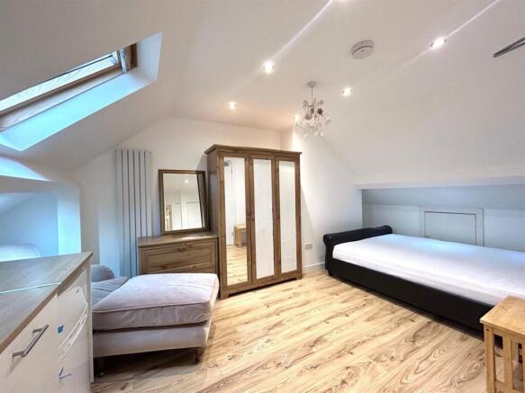 Bedroom 3-2.jpg