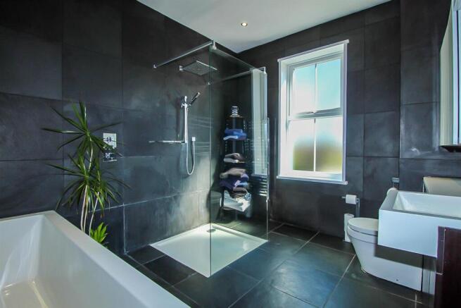 BATHROOM/W.C.