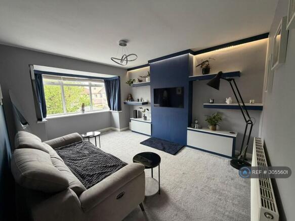 Living Room / Bedroom 1