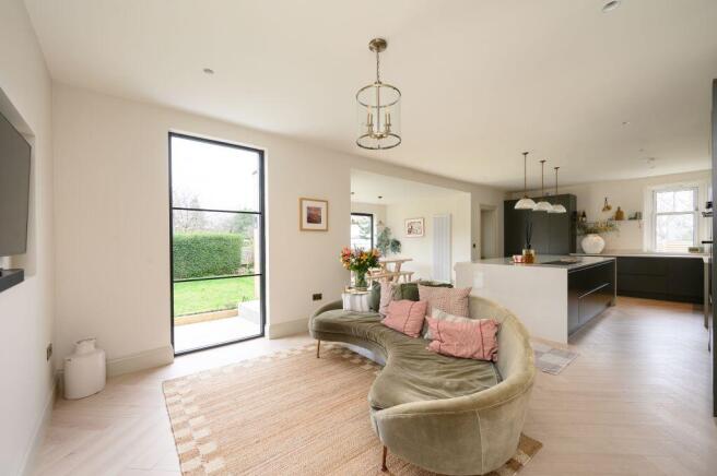 4 Drum Brae North, Edinburgh, EH4 8AS photo 4