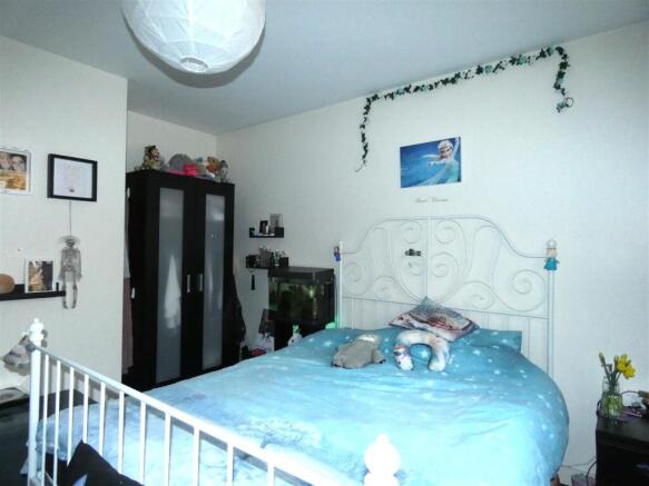2 bed Semi-Detached Bungalow to rent Image 8