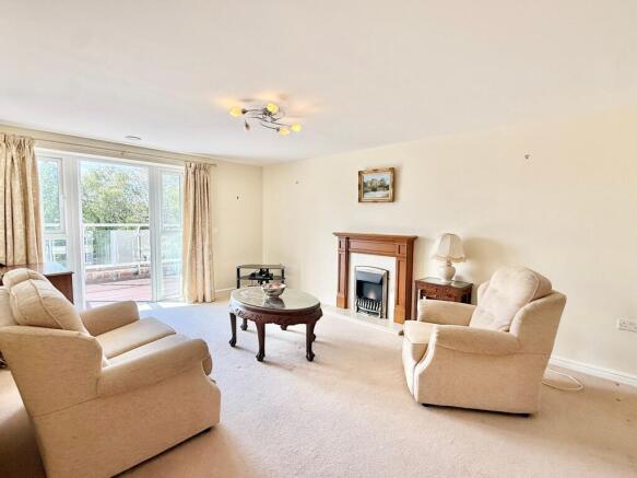 LOUNGE/DINING ROOM