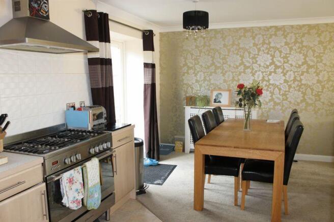 Kitchen / Dini...