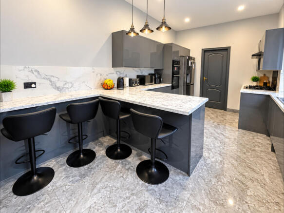 Kitchen / Breakfast Room