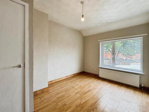 4 bed Semi-Detached for sale Image 11