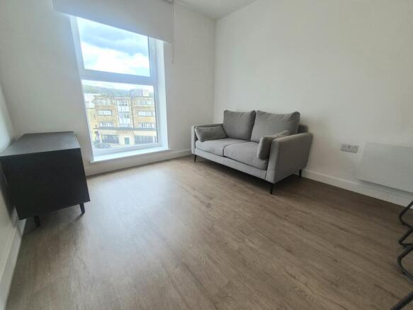 1 bed Apartment to rent Image 4