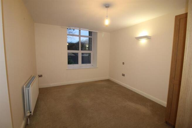 2 bed Apartment to rent Image 9