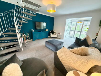 A smartly presented property in a great position ideal as a first home!!