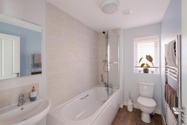 10 Kirkburn Drive HE-14.jpg