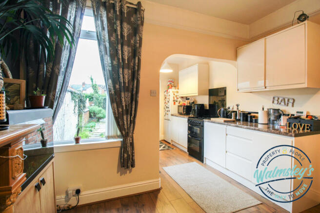 Kitchen & rear reception
