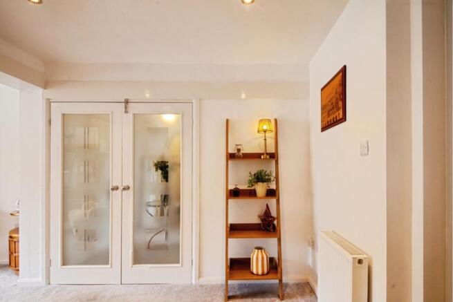 2 bed Flat for sale Image 6