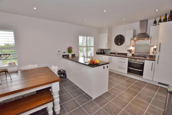 KITCHEN / DINER