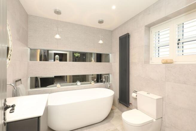 5 bed Semi-Detached for sale Image 6