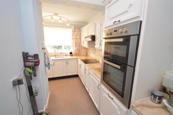3 bed Semi-Detached for sale Image 10