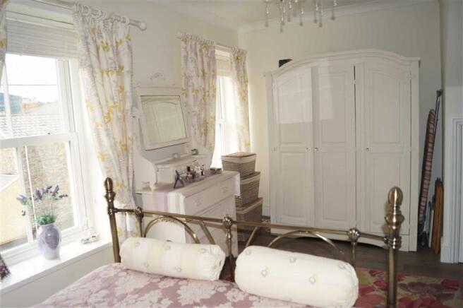 BEDROOM 1(MASTER)
