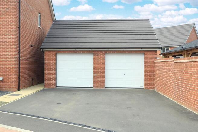 double garage.JPG