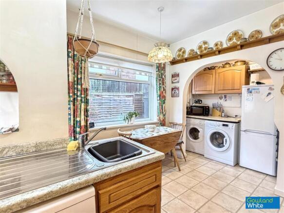 4 bed Semi-Detached for sale Image 6