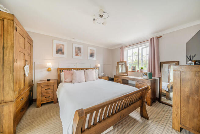 4 bed Detached for sale Image 11