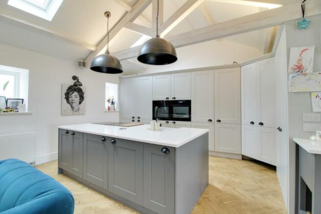 Kitchen (3).jpg
