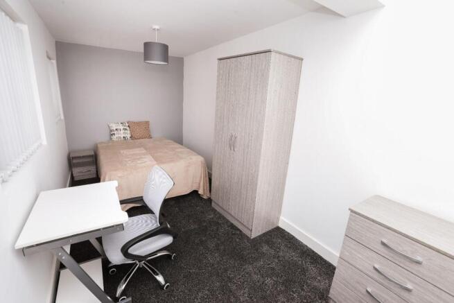 4 bed Terraced to rent Image 7