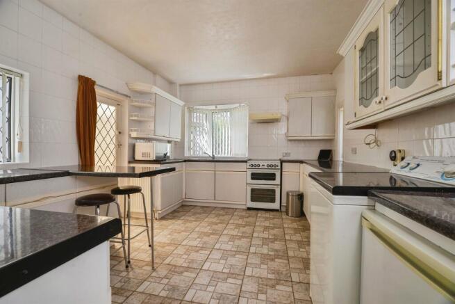 3 bed Semi-Detached Bungalow for sale Image 5