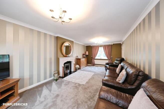 5 bed Detached for sale Image 7